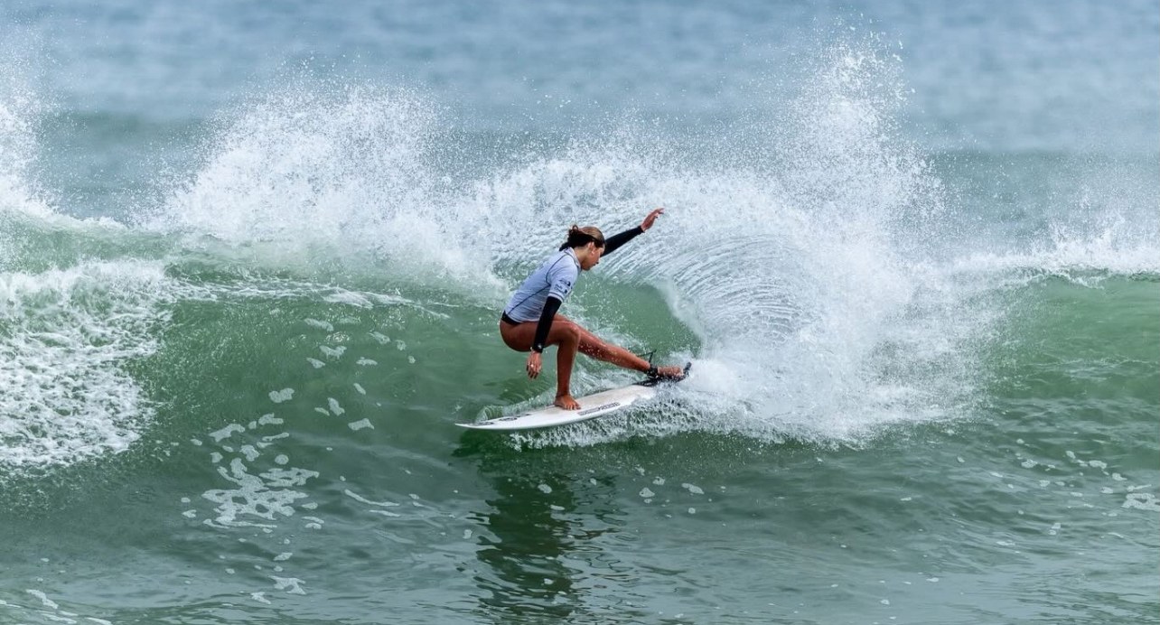 Learning to surf Whangamata Area School
